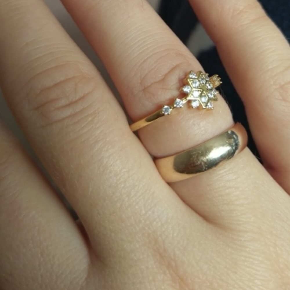 Gold Diamond Snowflake Ring - Picture 3 of 6
